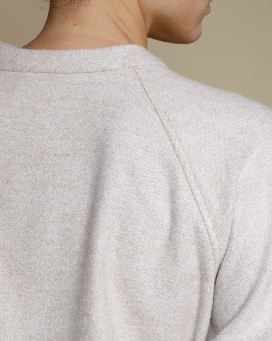 Felpa con manica raglan in pura lana