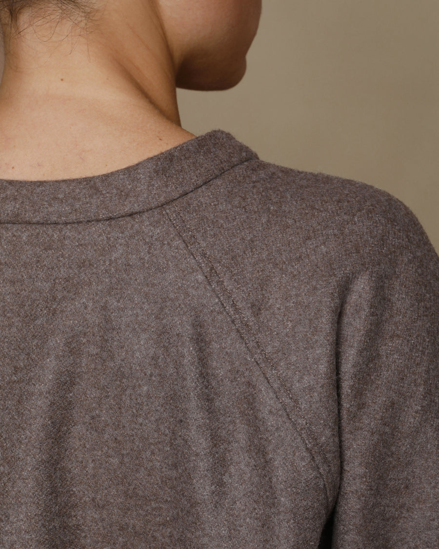 Felpa con manica raglan in pura lana