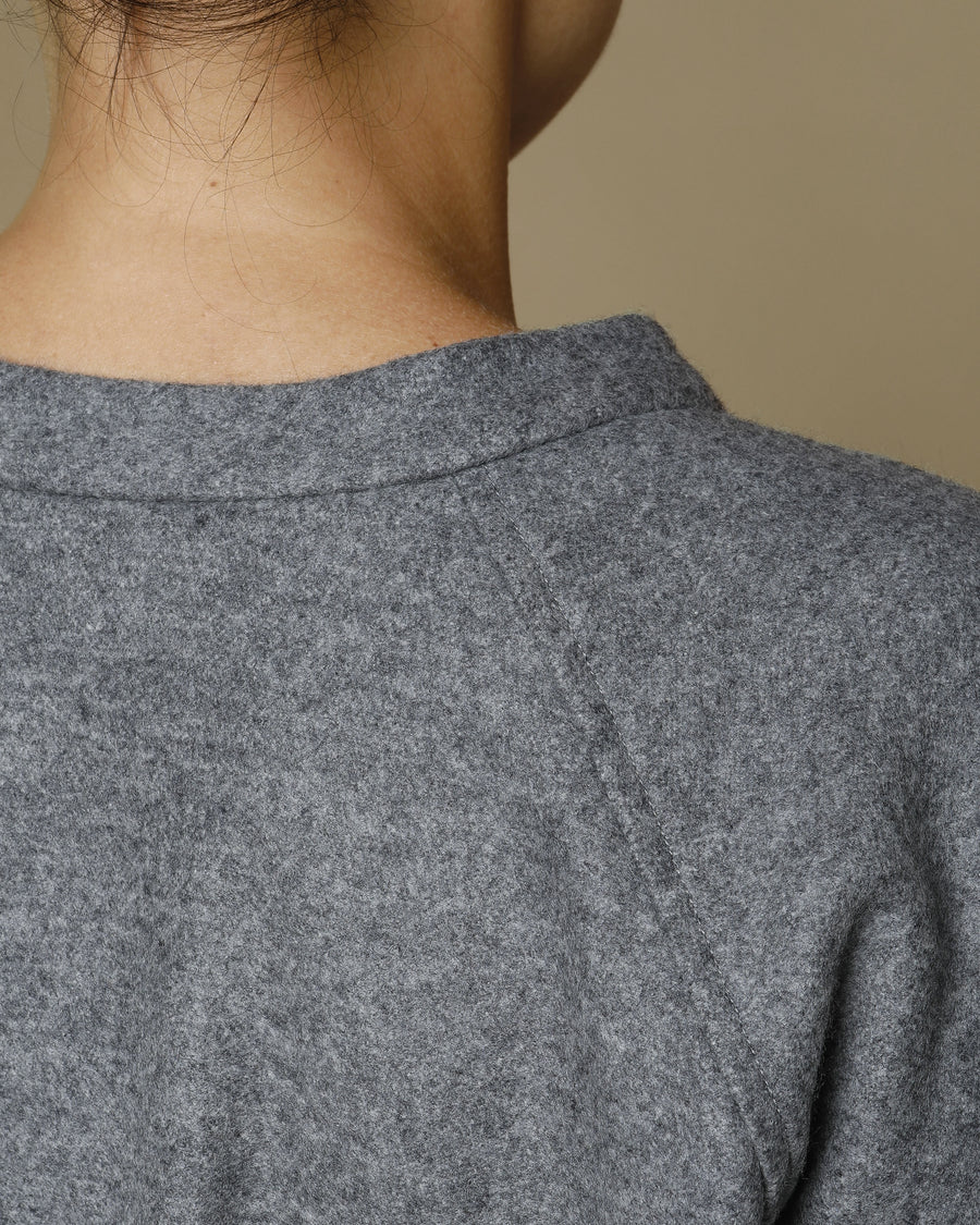 Felpa con manica raglan in pura lana